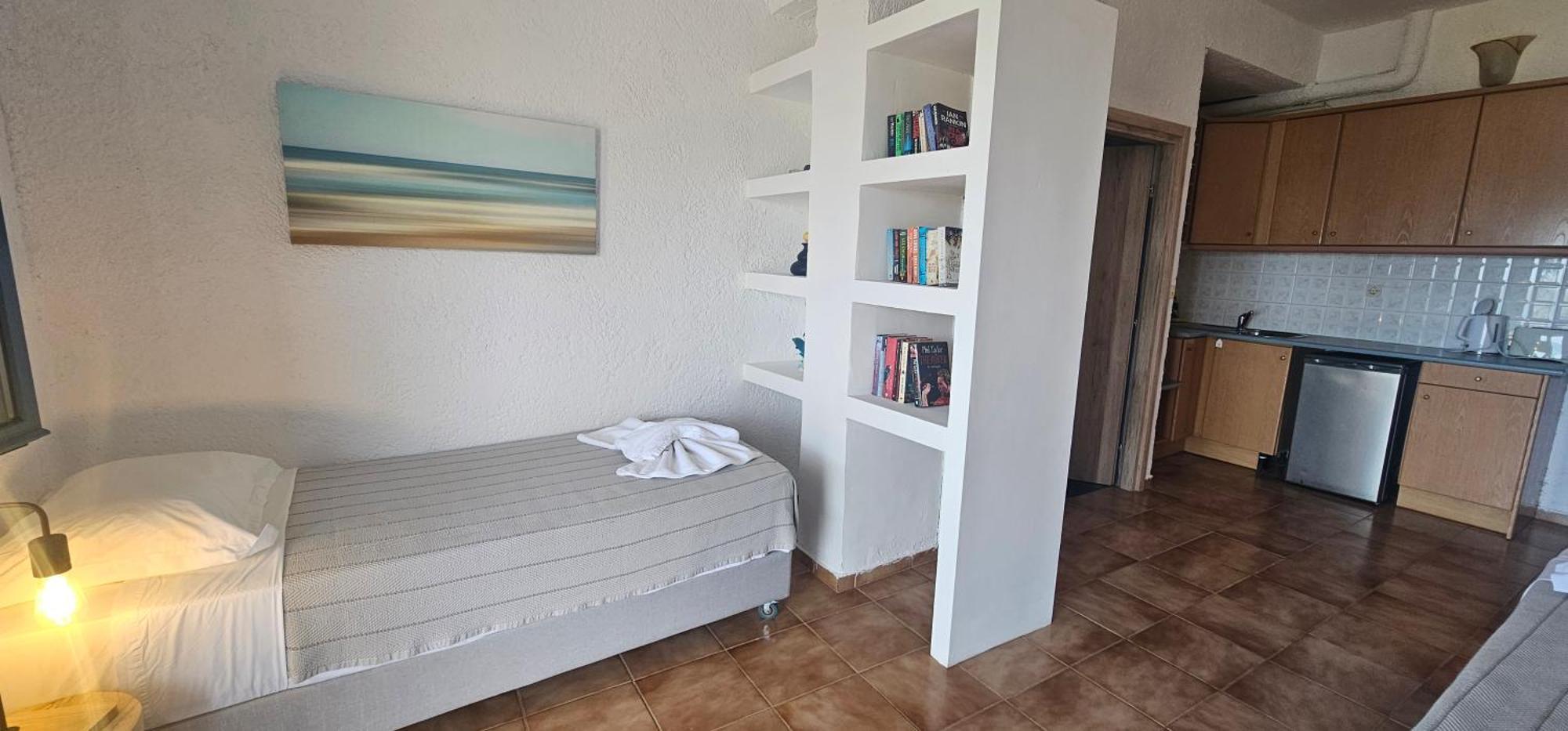 Metaxatos Aparthotel 3*
