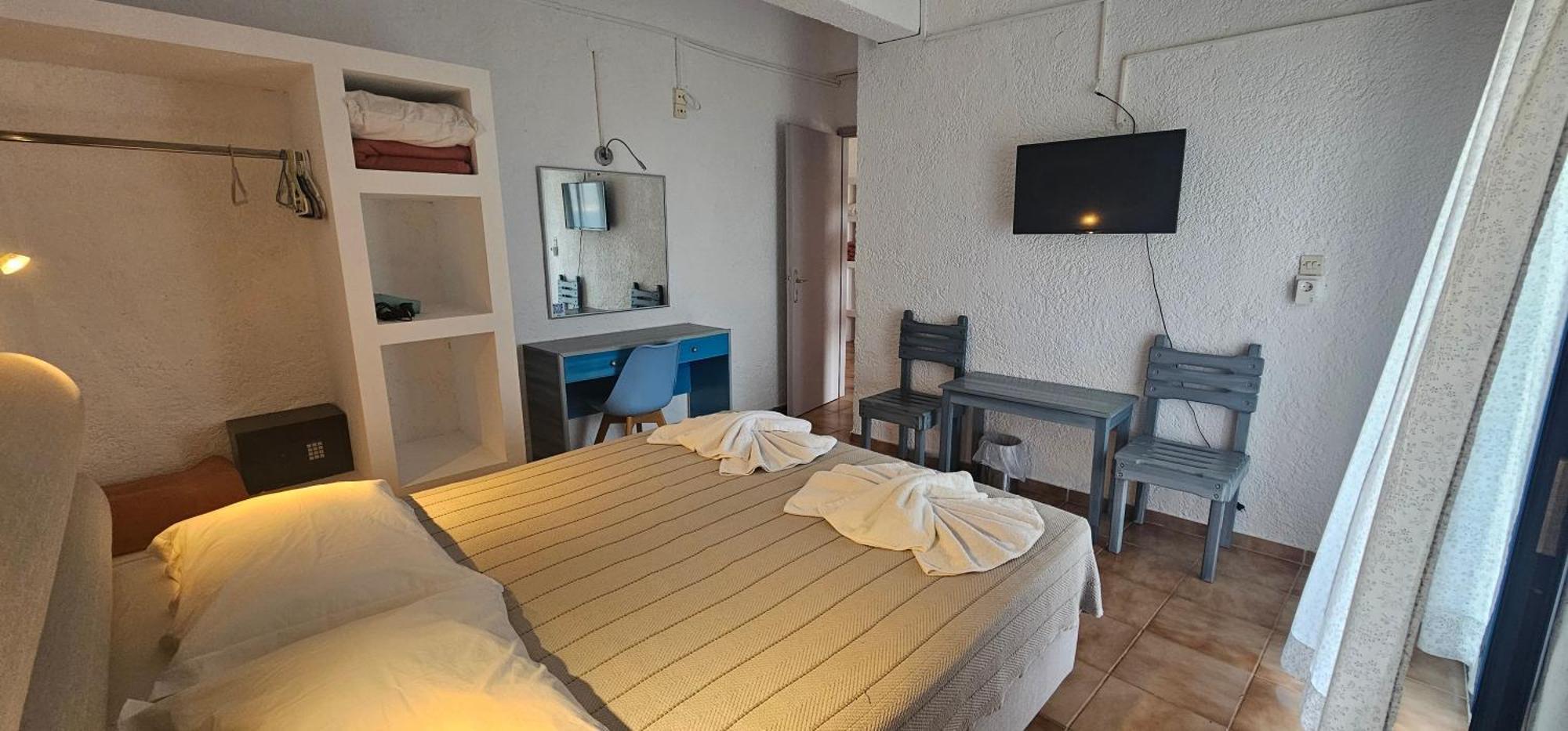 Aparthotel Metaxatos 3*